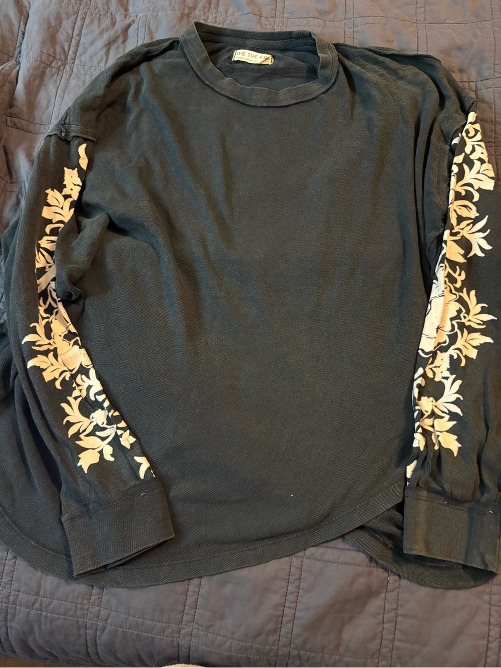 Women’s navy/ black hard to tel Long-Sleeve Shirt with Cream Sleeve Floral Print